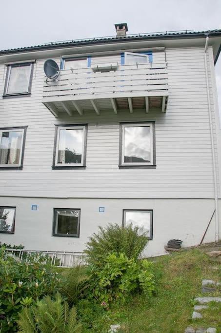 Modern Apartment With Free Parking Bergen Exterior photo