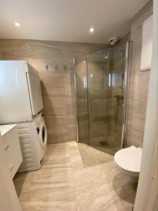 Modern Apartment With Free Parking Bergen Exterior photo